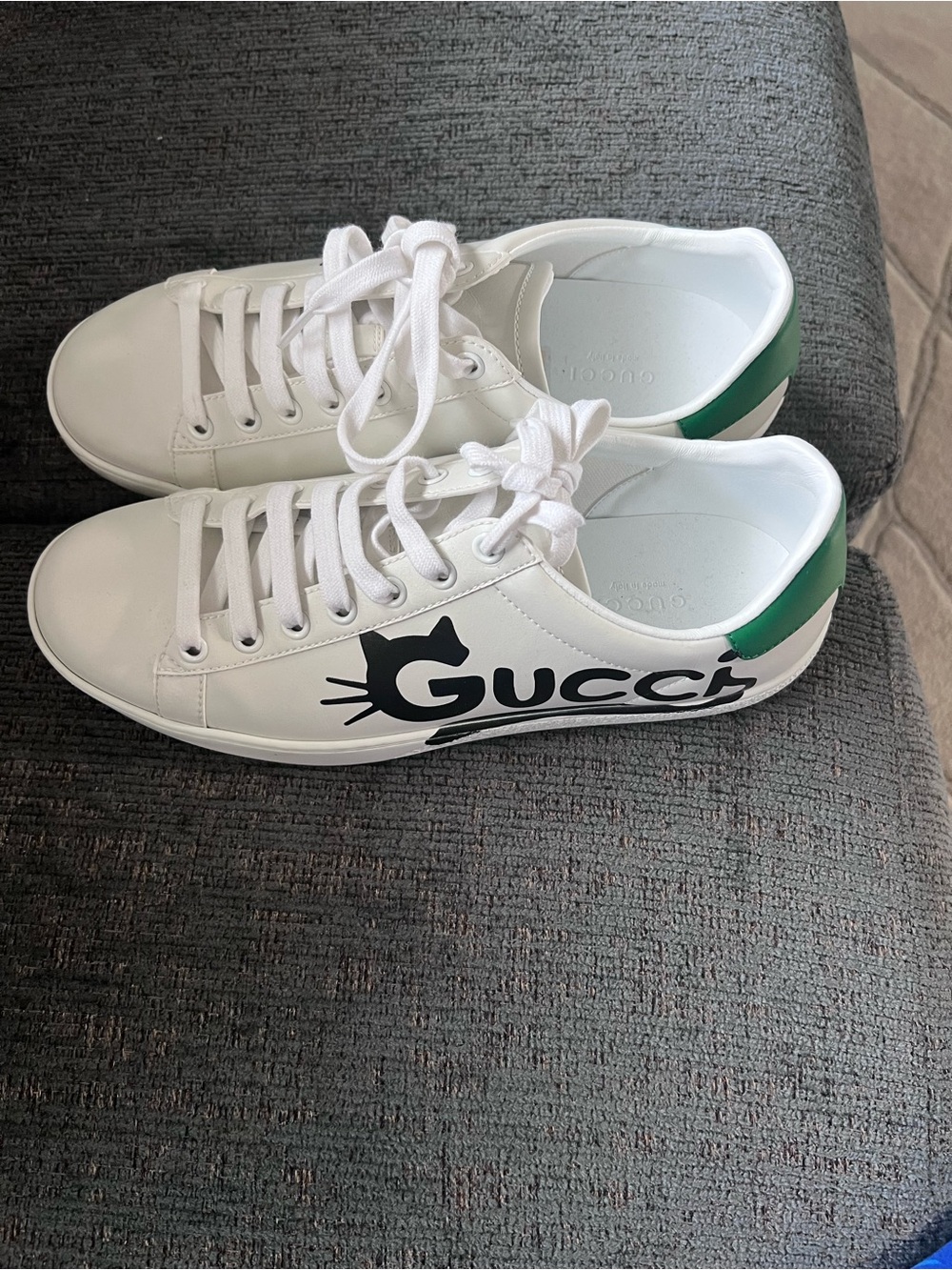 Gucci White Leather Sneakers with Green Heel and Black Logo